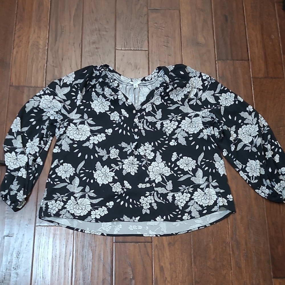 Crown & Ivy Black & White Floral Blouse with Rhinestone Buttons size XL